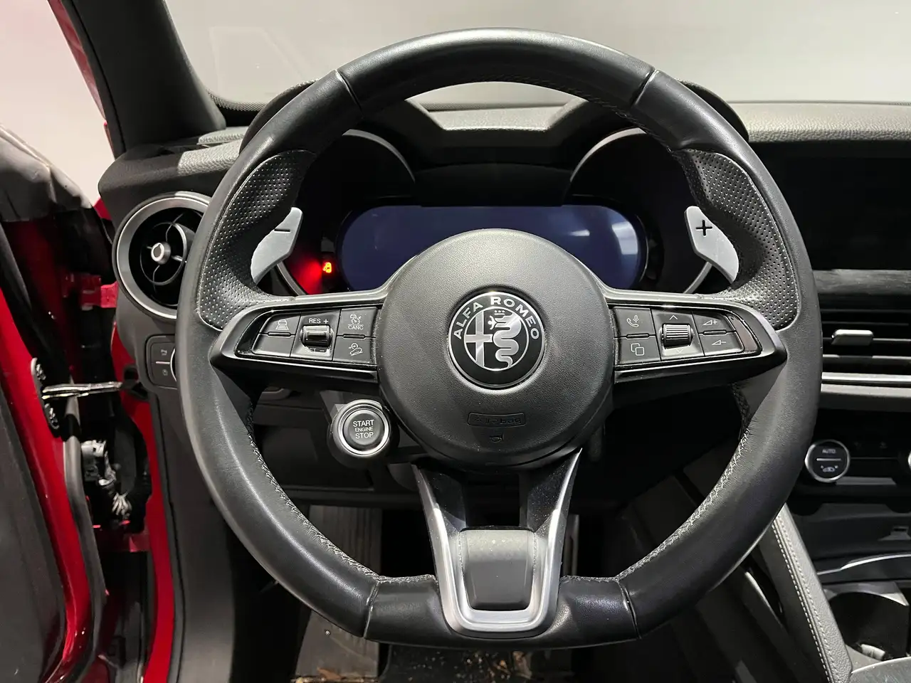 Alfa Romeo Stelvio 2023 — фото 10