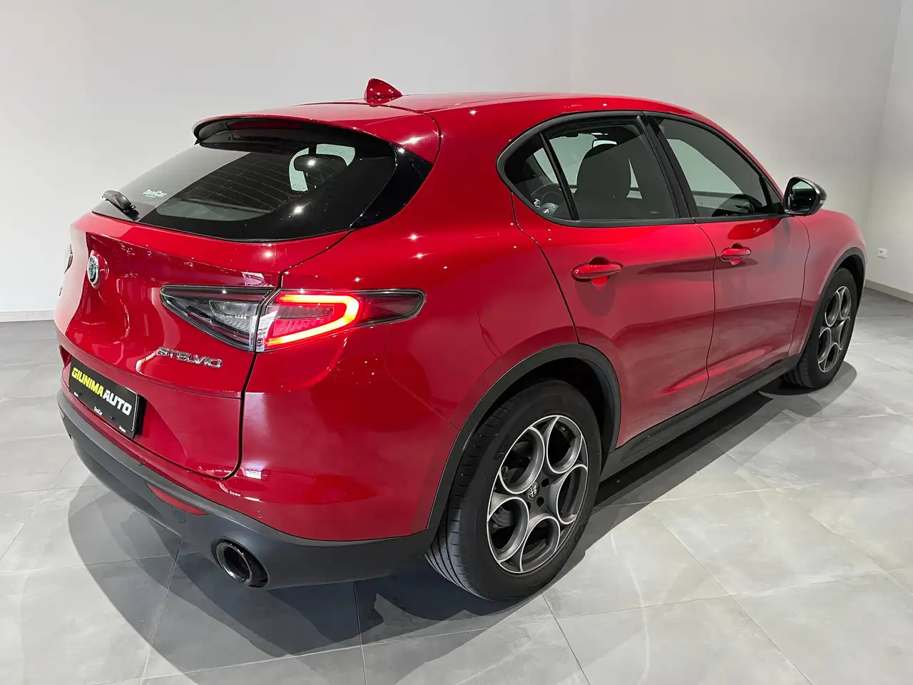 Alfa Romeo Stelvio 2023 — фото 6