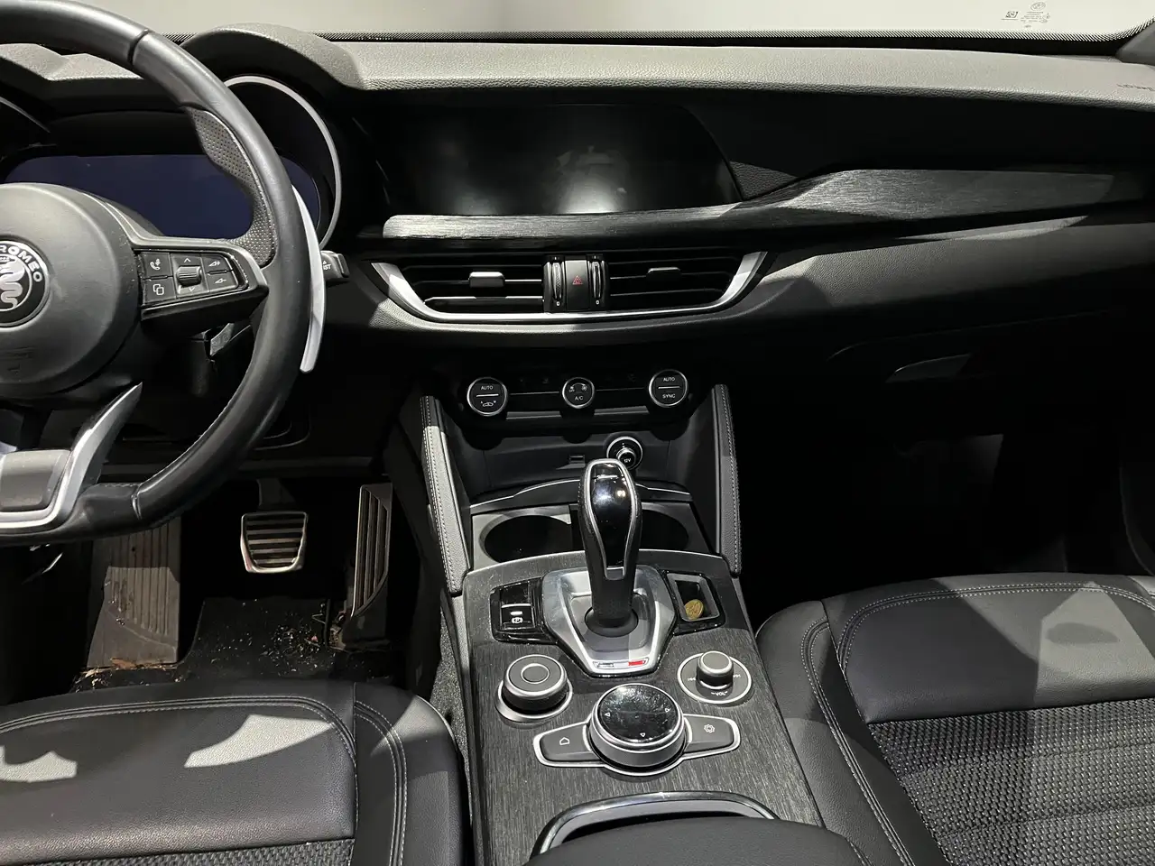 Alfa Romeo Stelvio 2023 — фото 11