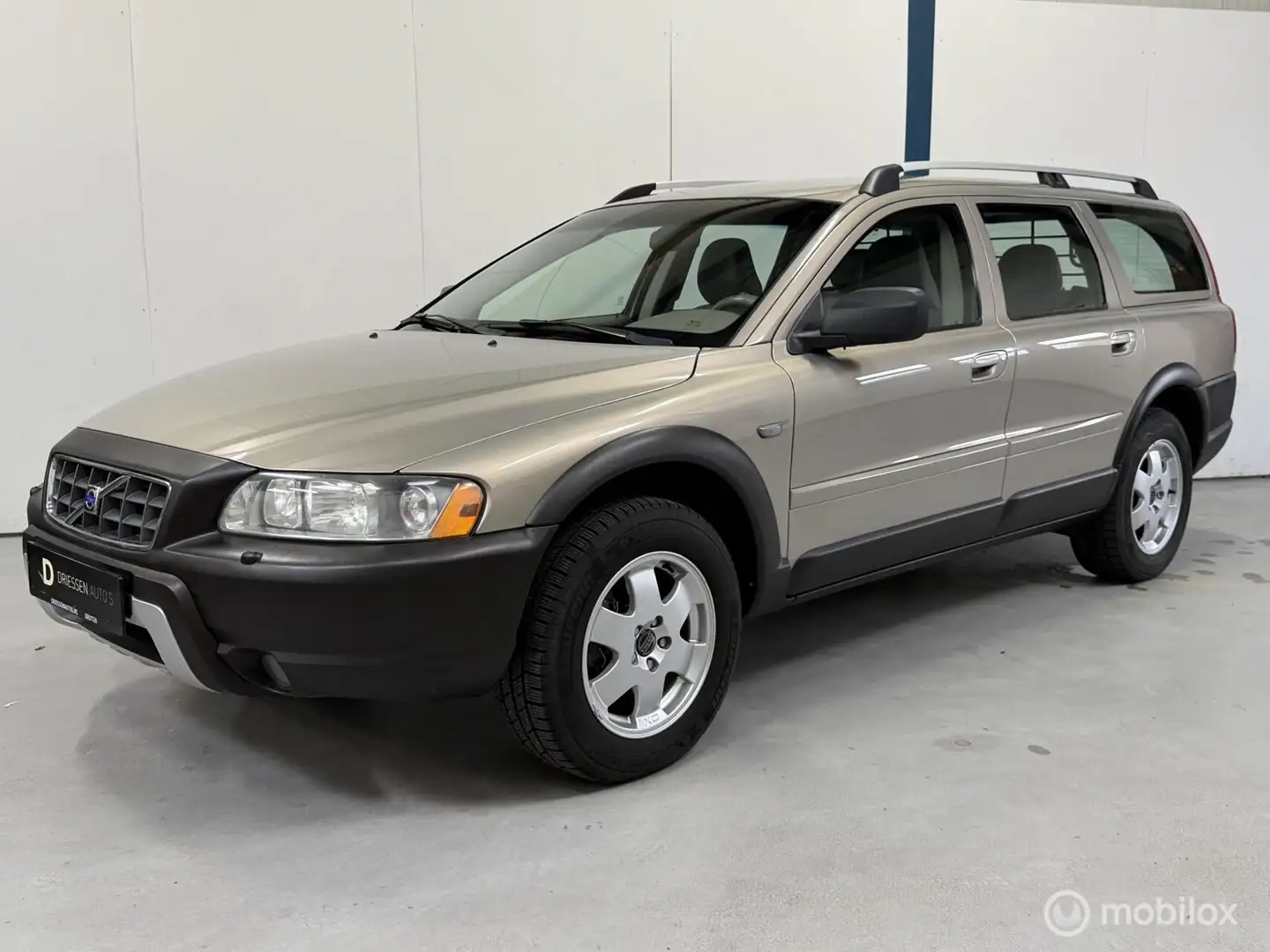 Volvo XC70 2.5 T Momentum LEER / YOUNGTIMER Beige - 1