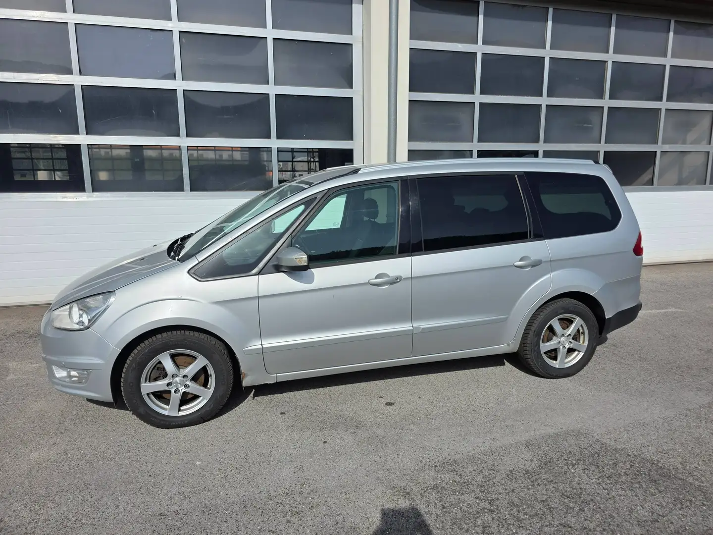 Ford Galaxy Galaxy Plus 2,0 TDCi Aut. Silber - 1