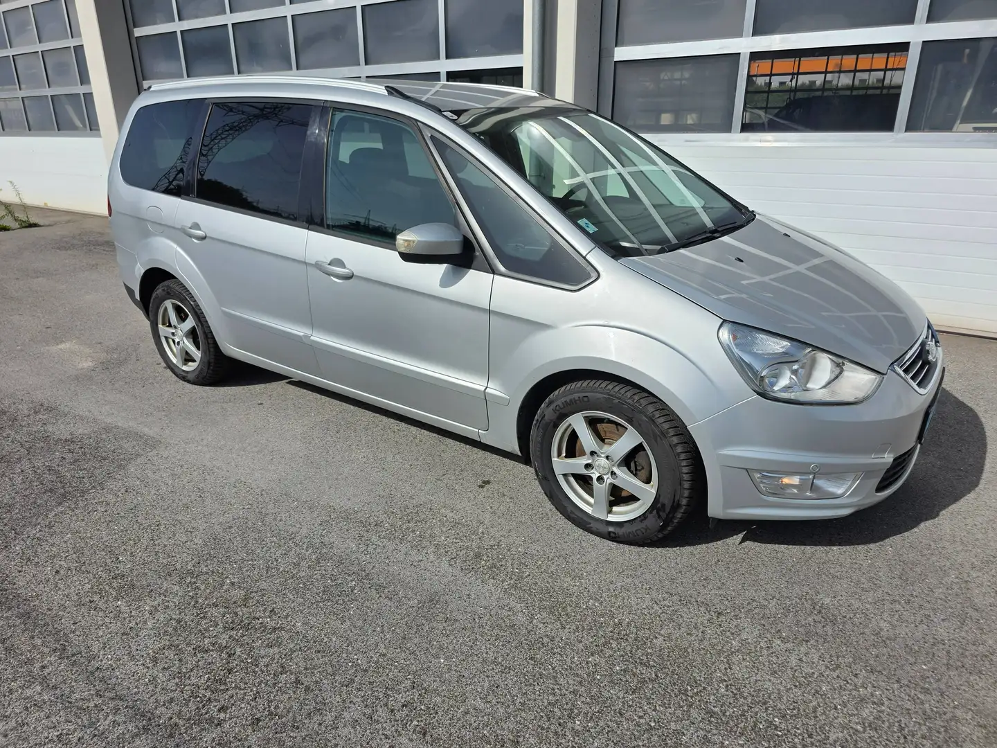 Ford Galaxy Galaxy Plus 2,0 TDCi Aut. Silber - 2
