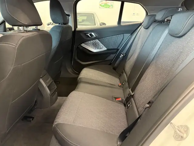 BMW 1 Series view 8
