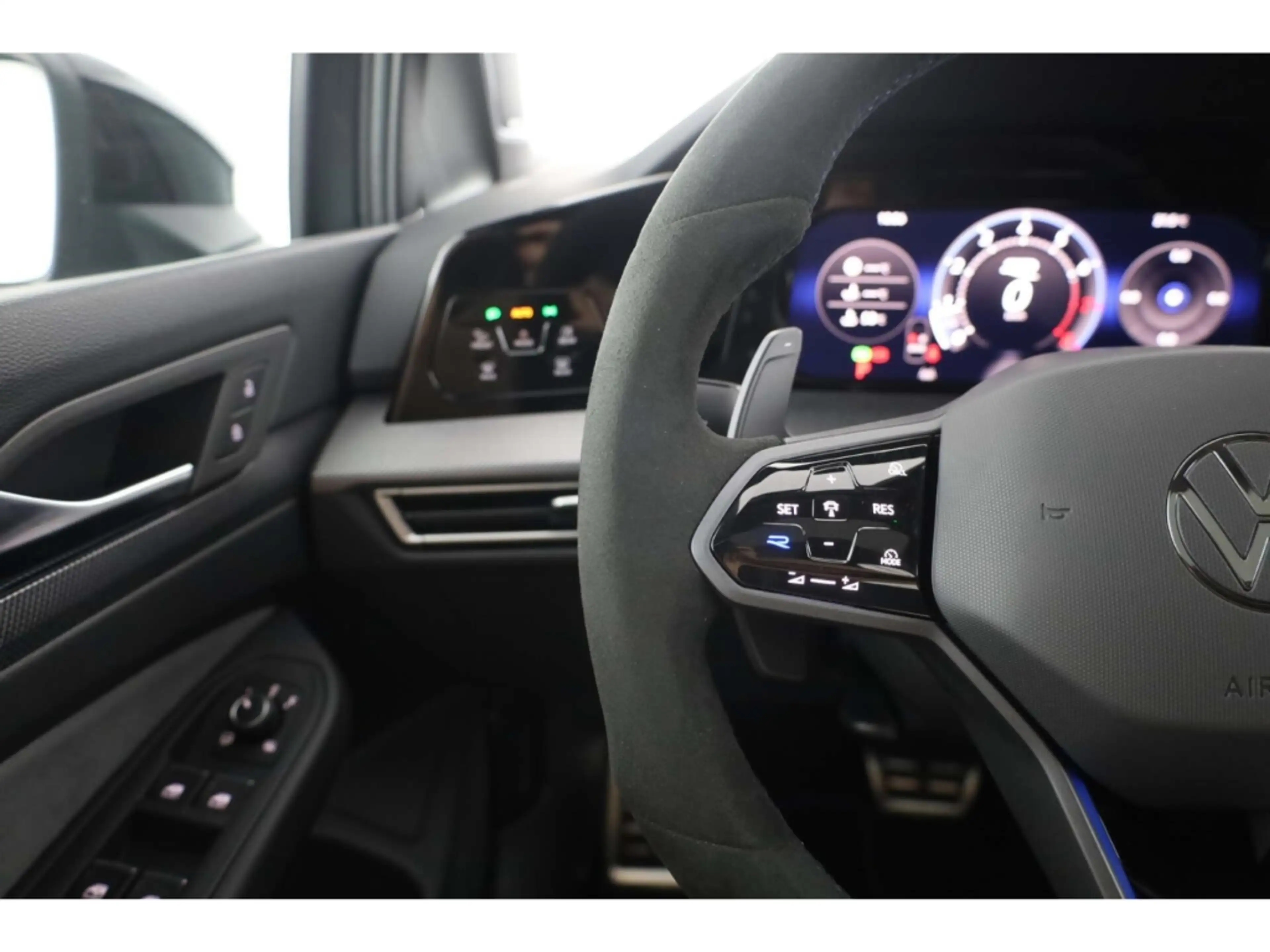 Volkswagen Golf R 2.0 TSI OPF Black Style — photo 15