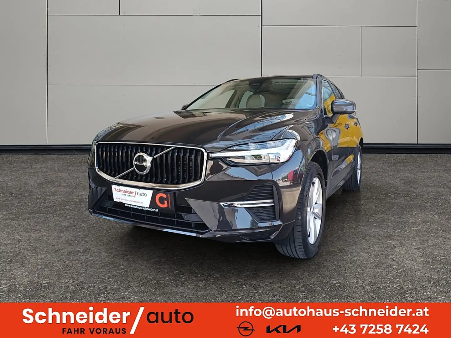 Volvo XC60 B4 Momentum Pro AWD Geartronic Grau - 1