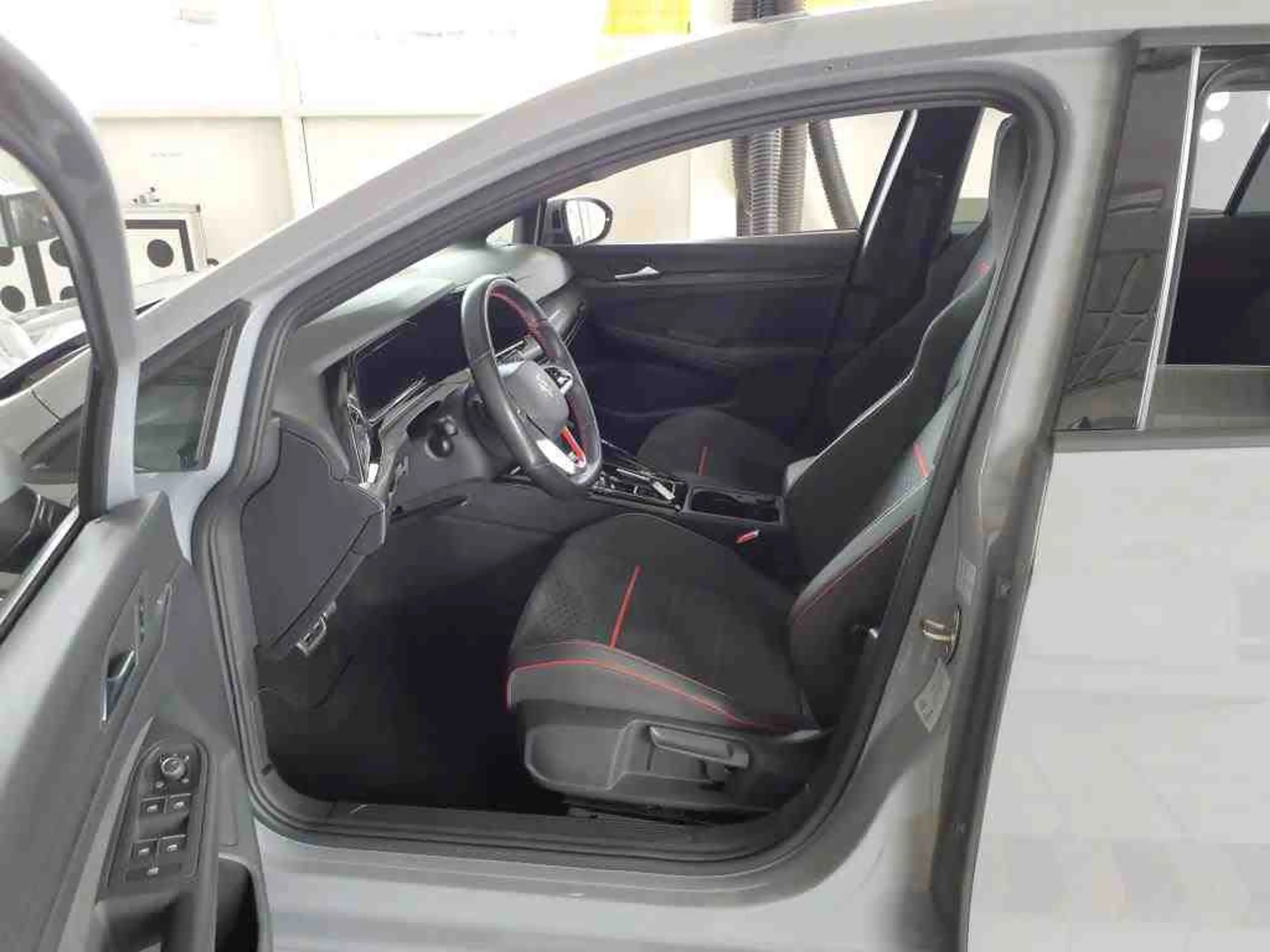 Volkswagen Golf GTI Golf VIII 2.0 TSI DSG GTI CLUBSPORT*LED*KAMERA*P — photo 7