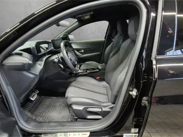 Peugeot 208 view 8