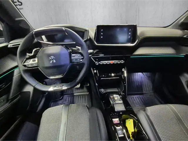 Peugeot 208 view 11