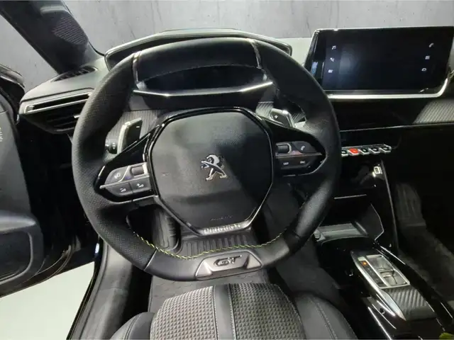 Peugeot 208 view 9