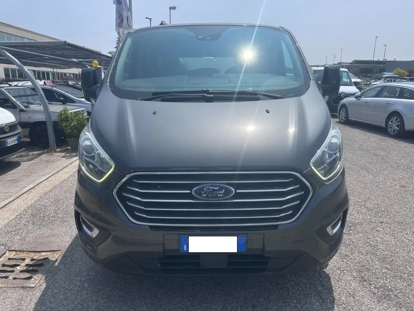 Ford Tourneo Custom 8P 2.0 EcoBlue 185CV MHEV Titanium Grigio - 2