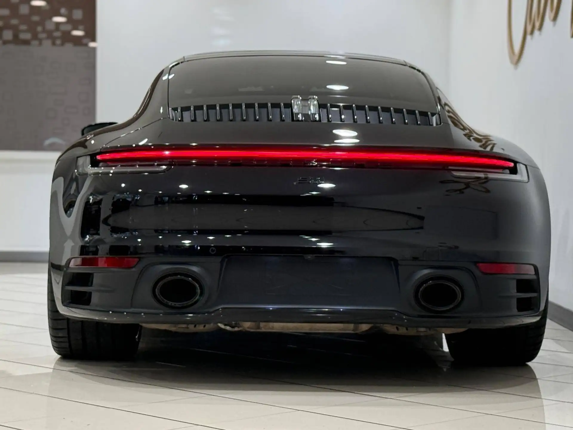 Porsche 911 2024 검정 사진 8