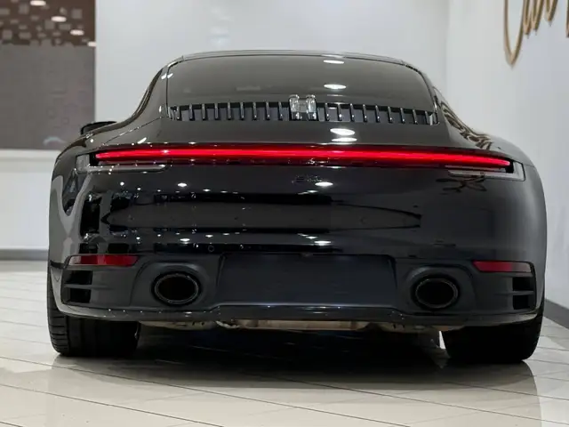 Porsche 911 view 8