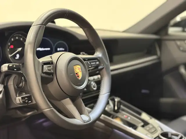 Porsche 911 view 9