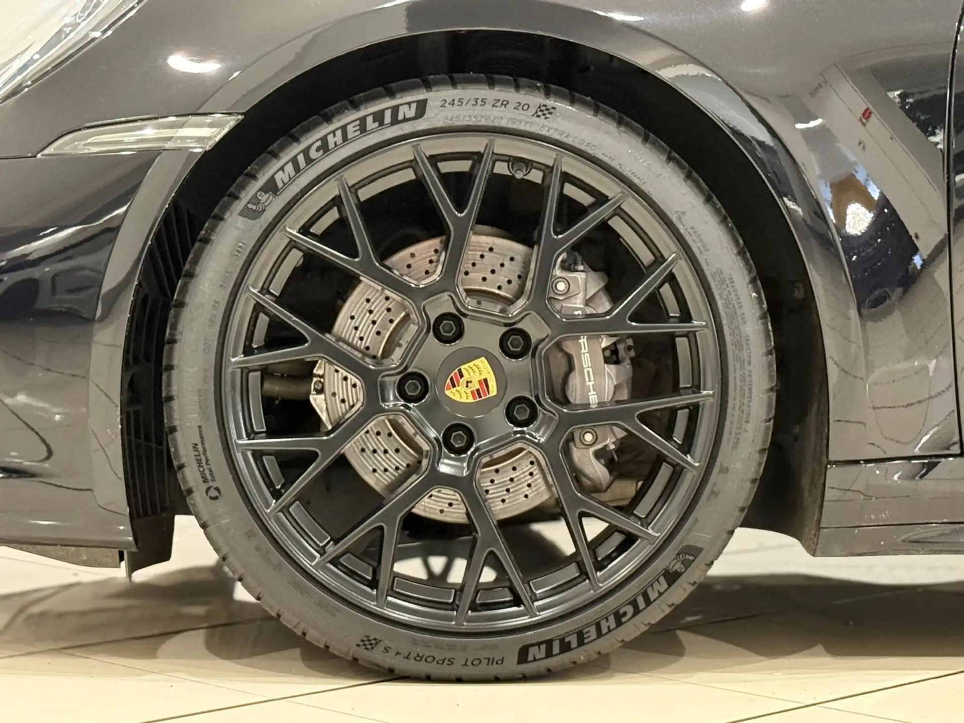 Porsche 911 2024 검정 사진 3