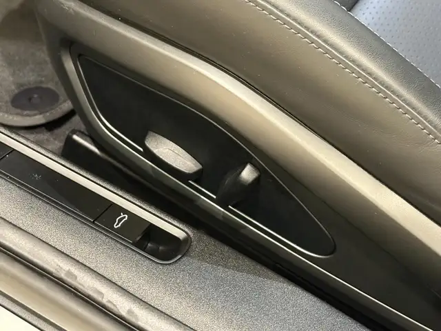 Porsche 911 view 12