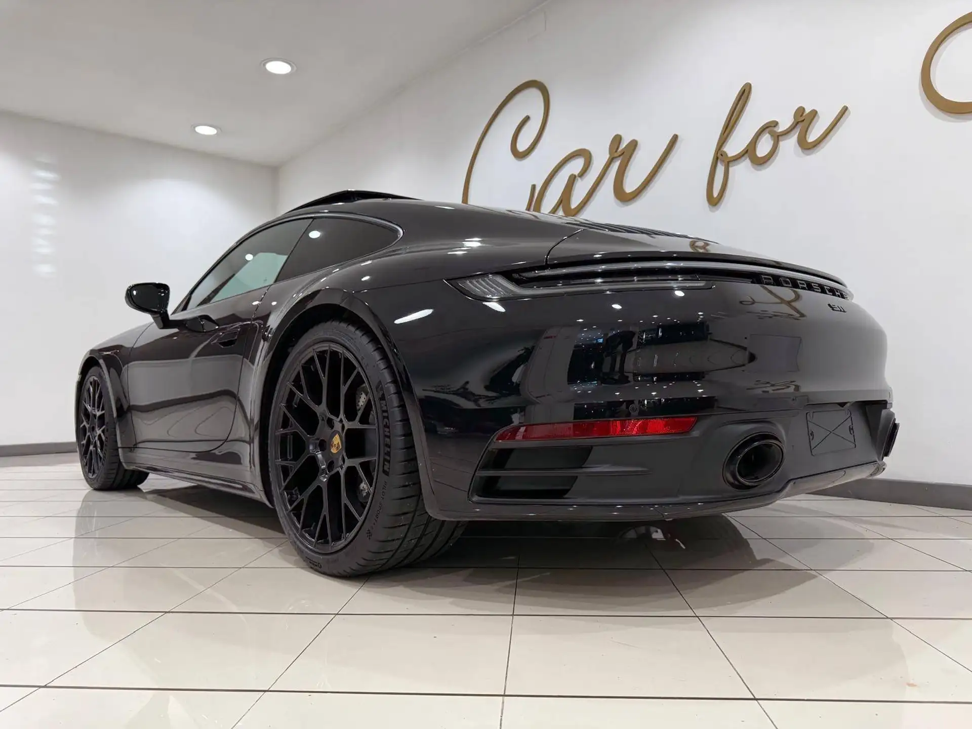 Porsche 911 2024 검정 사진 5