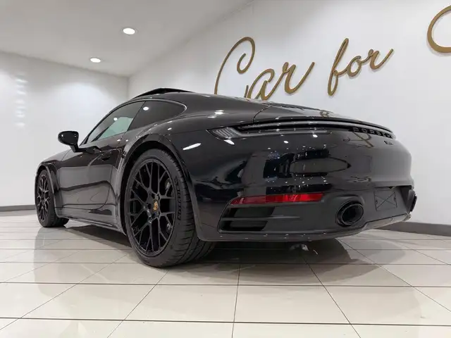 Porsche 911 view 5