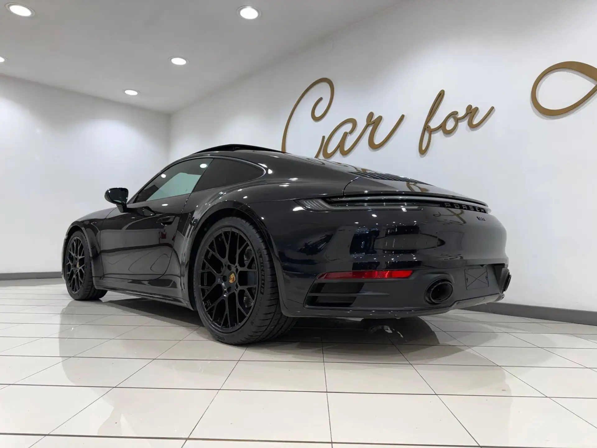Porsche 911 2024 검정 사진 6