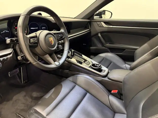 Porsche 911 view 10