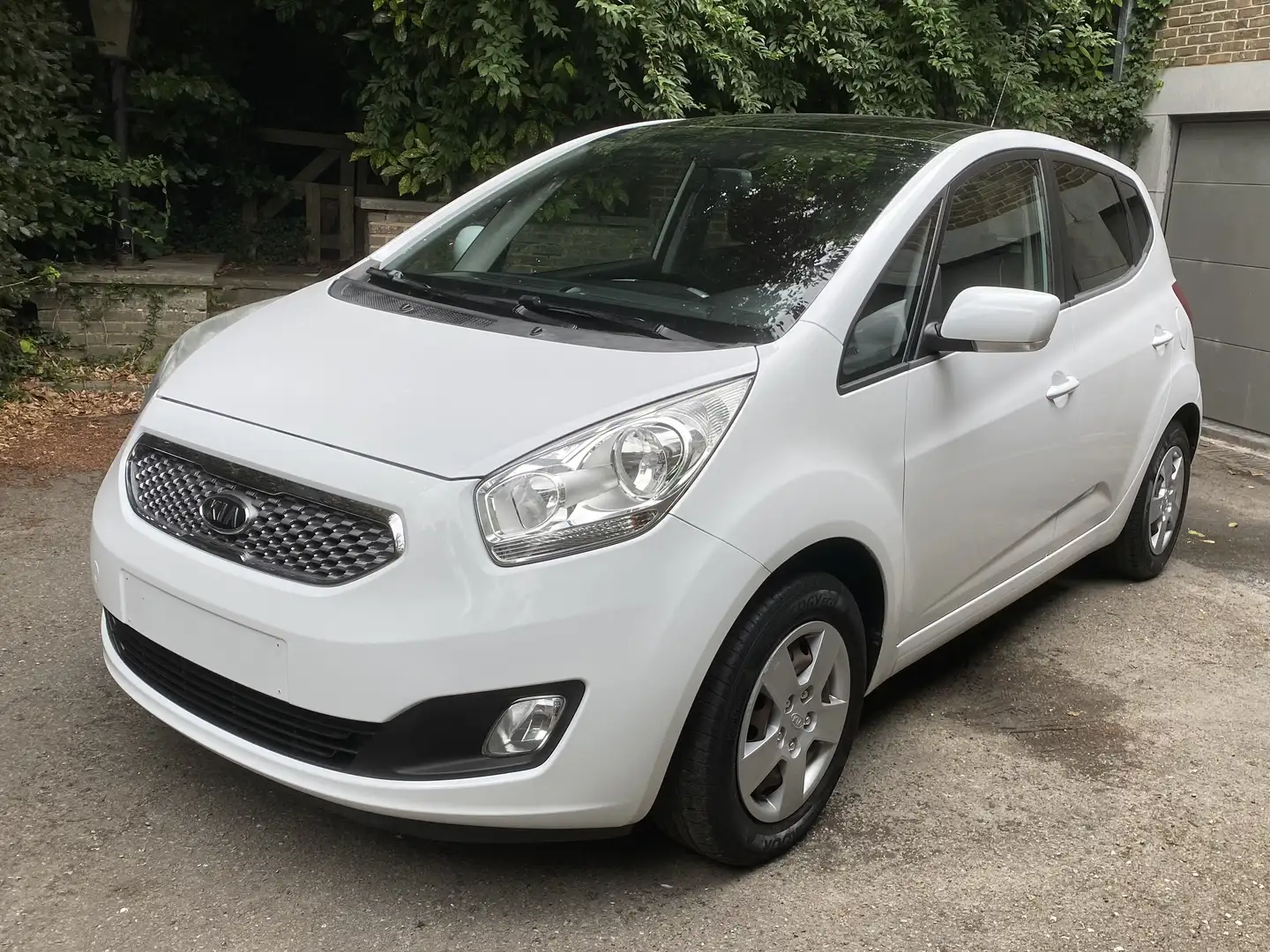 Kia Venga 1.4i essence. toit panoramique. GPS Blanc - 1