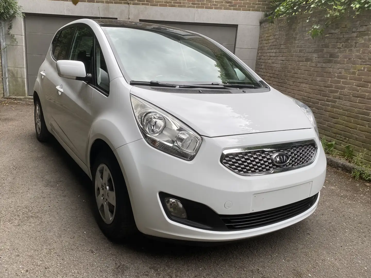 Kia Venga 1.4i essence. toit panoramique. GPS Blanc - 2