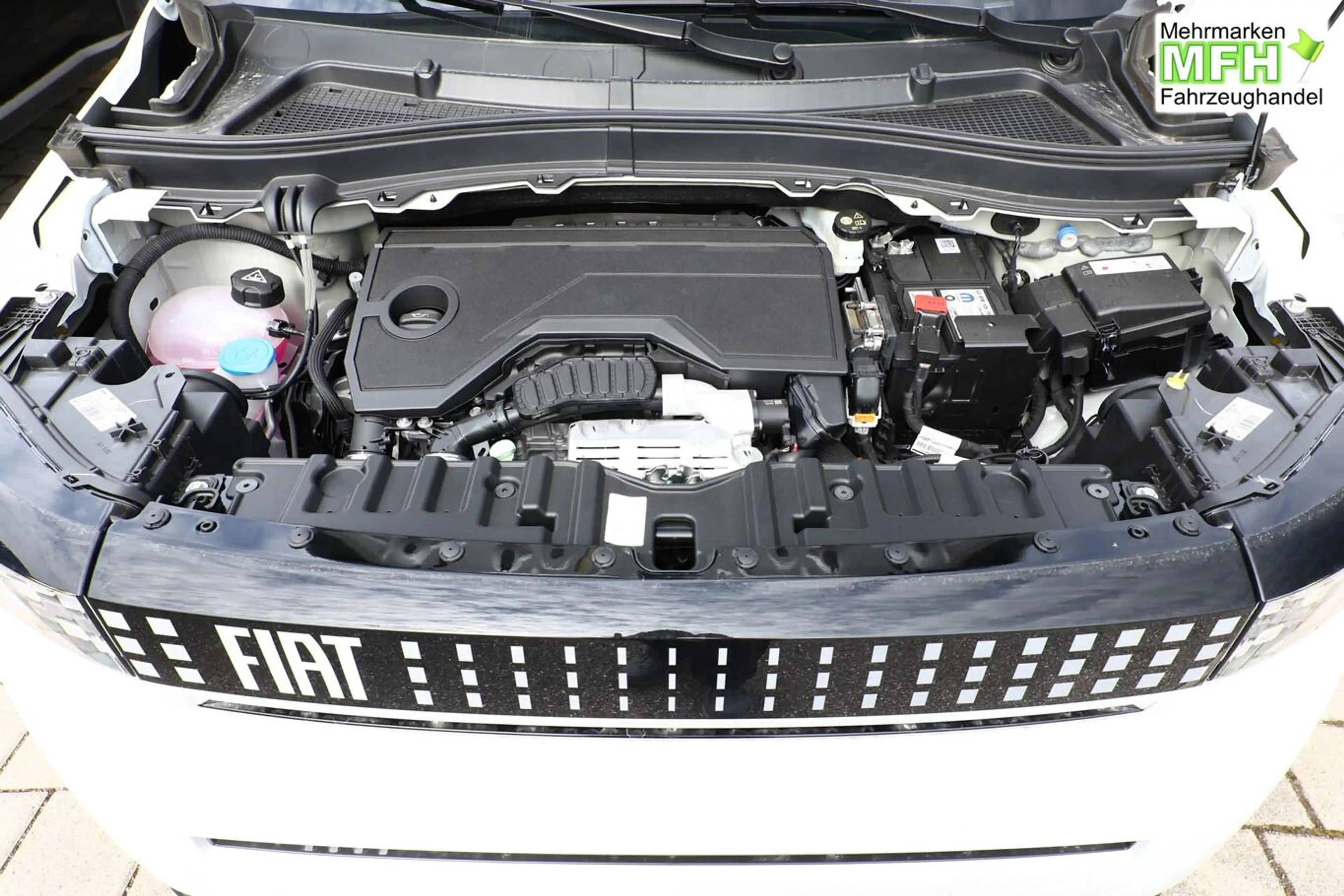 Fiat Grande Panda Icon TechP Nav 2xPDC Kam PixelLED 74 kW (101 PS... — photo 11