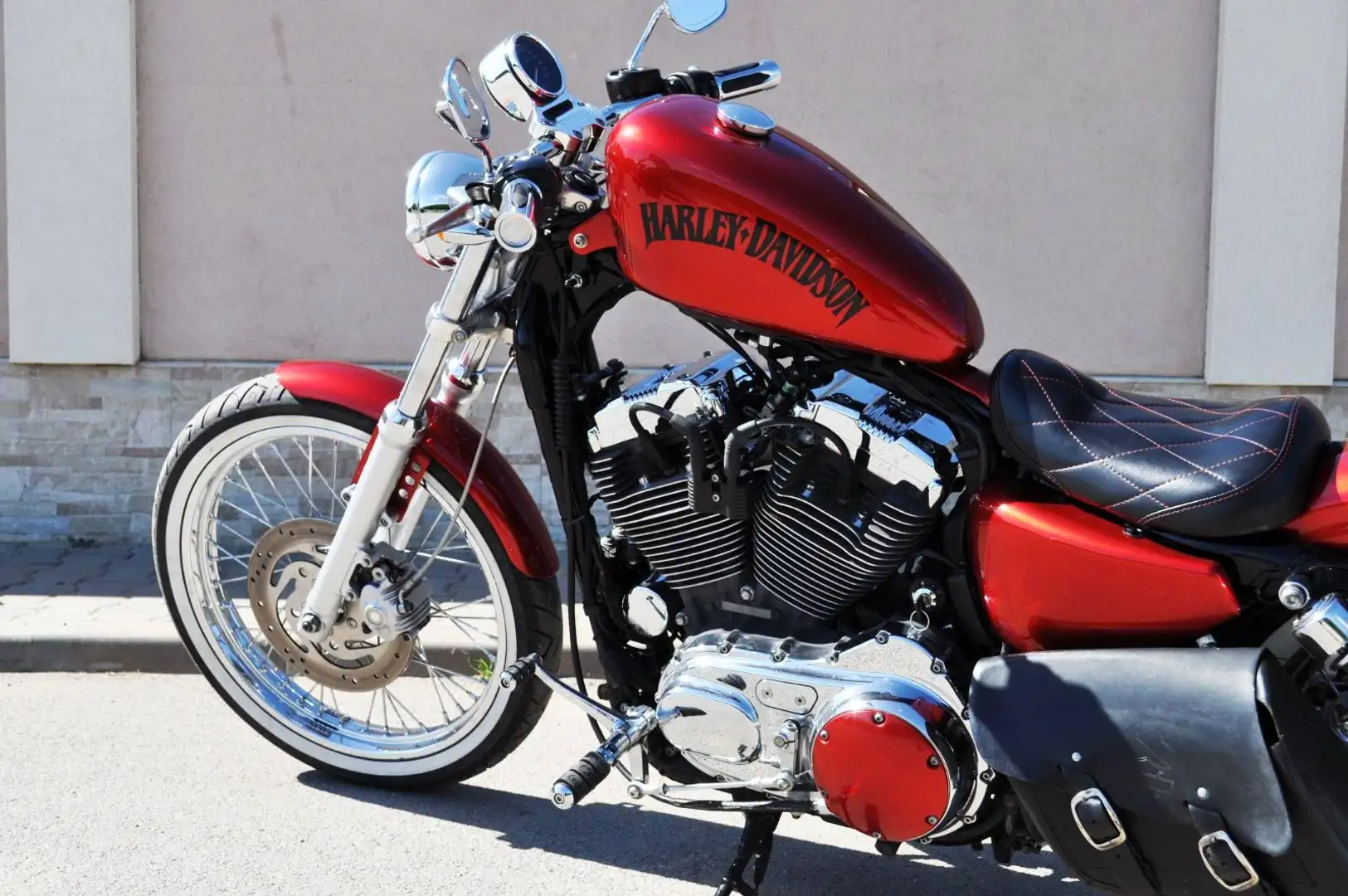 Harley-Davidson Sportster 1200 Seventy-Two Красный - 1
