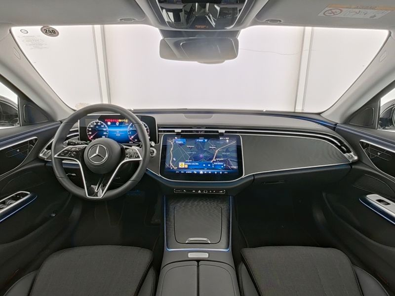 Mercedes-Benz E 200 T AVANTGARDE+DISTR+MBUX+AHK+KEYL+LED+TOTW+ — photo 3