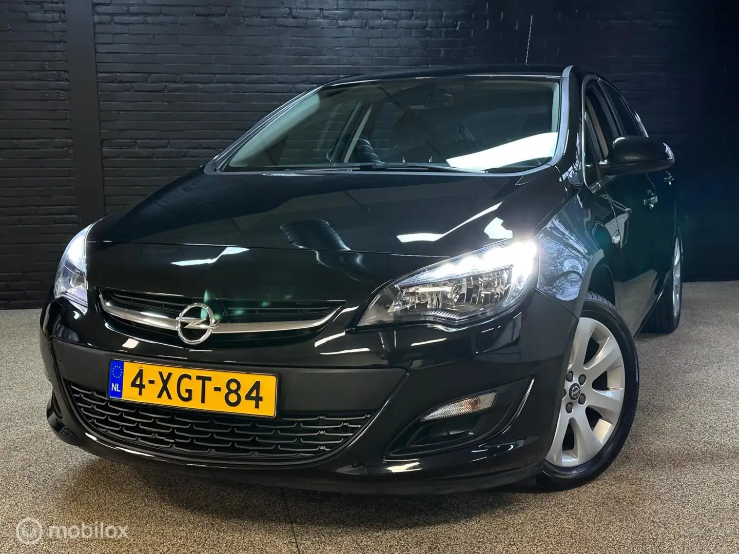 Opel Astra 1.4 Turbo Blitz 120pk | A/C | Cruise | Trekhaak Schwarz - 2