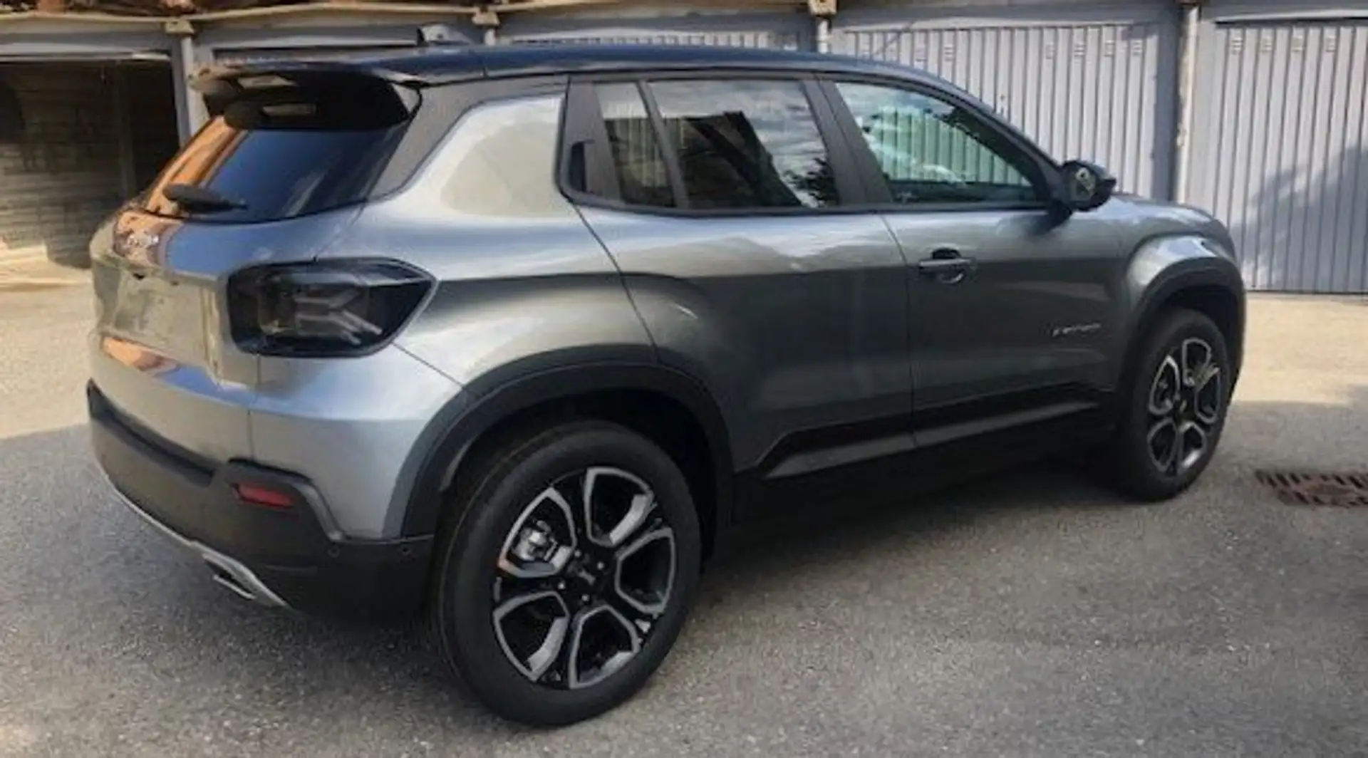 Jeep Avenger 1.2 turbo e-hybrid Summit 110cv eDCT6 Grigio - 2