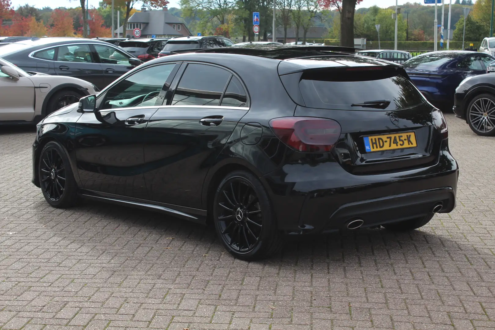 Mercedes-Benz A 200 Ambition AMG / Panoramadak / Camera / Leder / 18'' Noir - 2