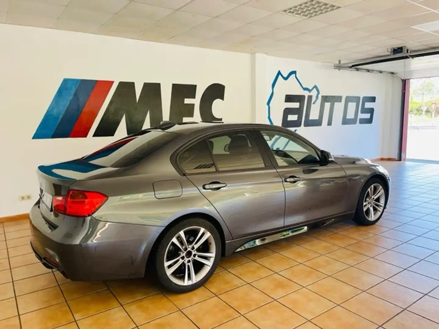 BMW 320 320d Gran Turismo Noir - 2