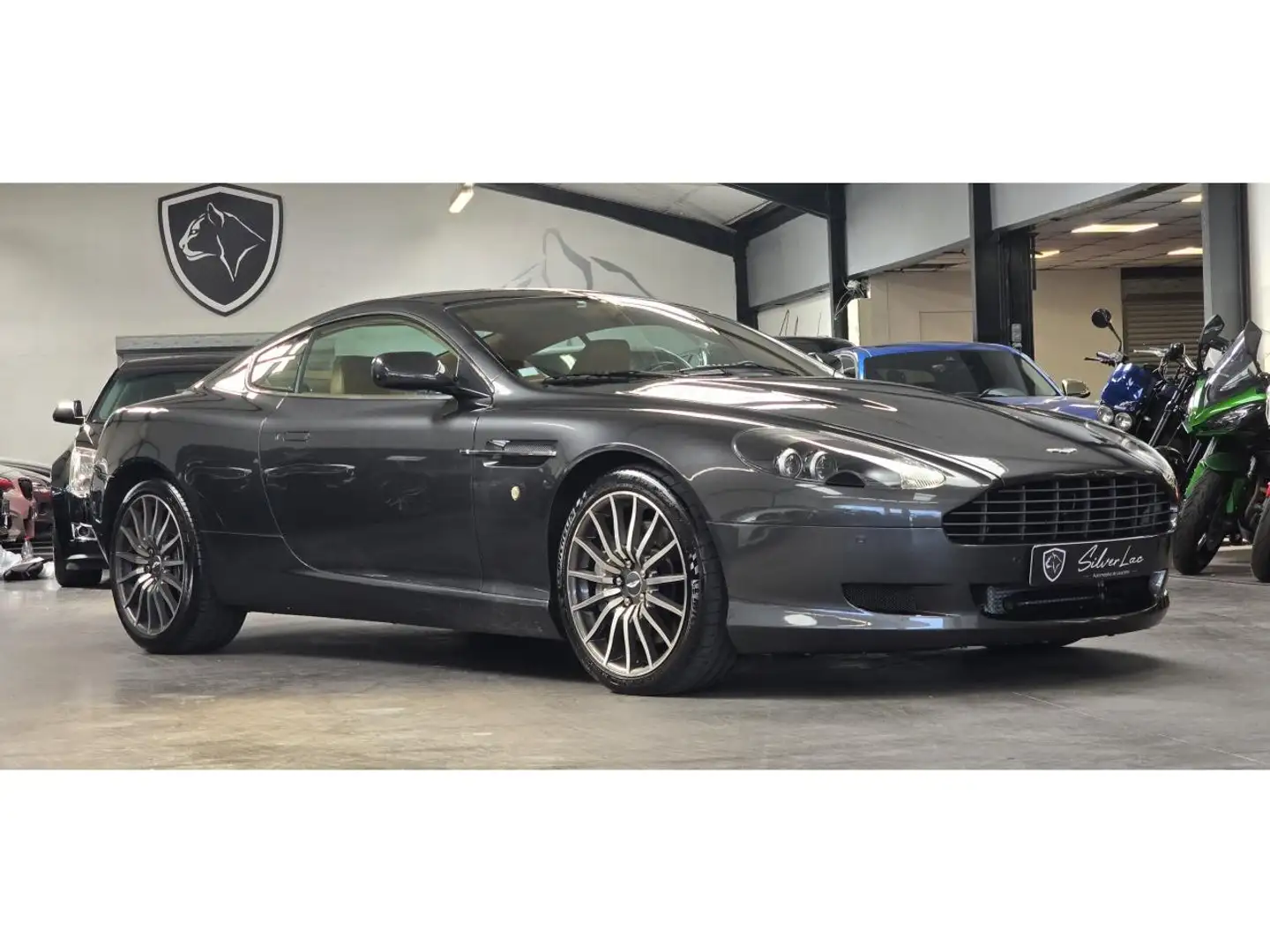 Aston Martin DB9 PROTOTYPE COUPE 5.9 V12 477 BVA Touchtronic  / HISTORIQUE / TRES BEL ETAT GENERAL Grau - 1