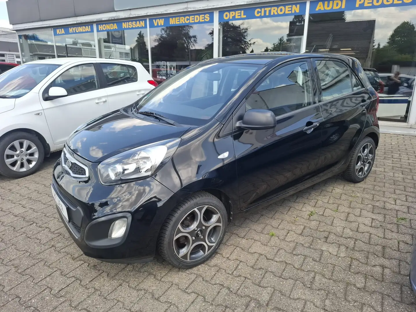 Kia Picanto 1.0 Vision Allwetterbereifung Zwart - 2