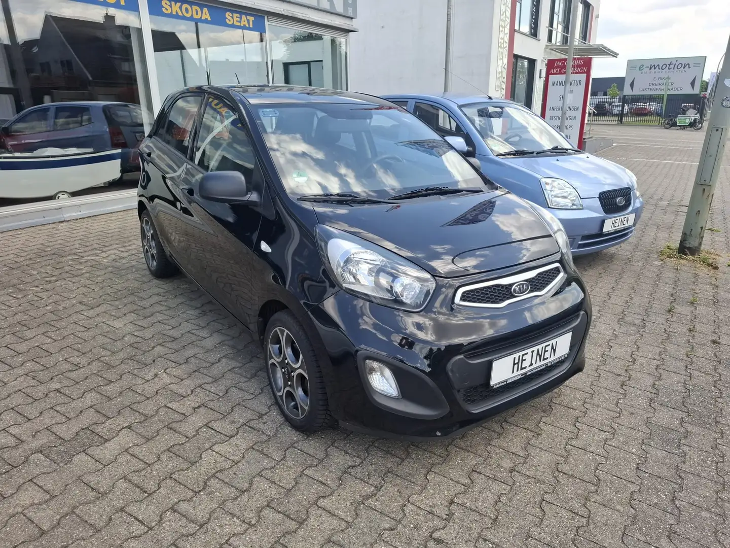 Kia Picanto 1.0 Vision Allwetterbereifung Zwart - 1
