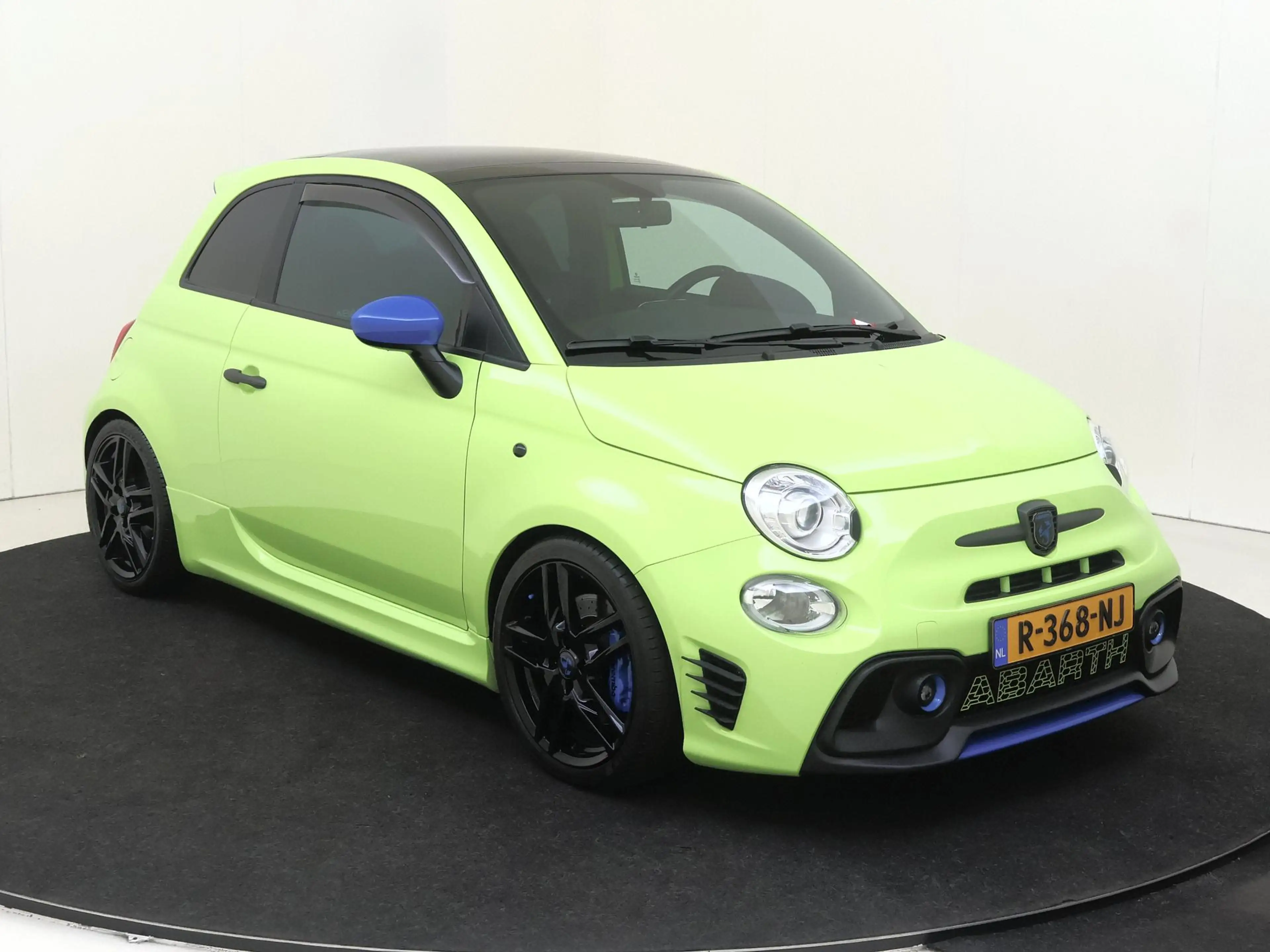 Fiat 500C Abarth 1.4 T-Jet Esseesse 70th Anniversary Competitzione — photo 3