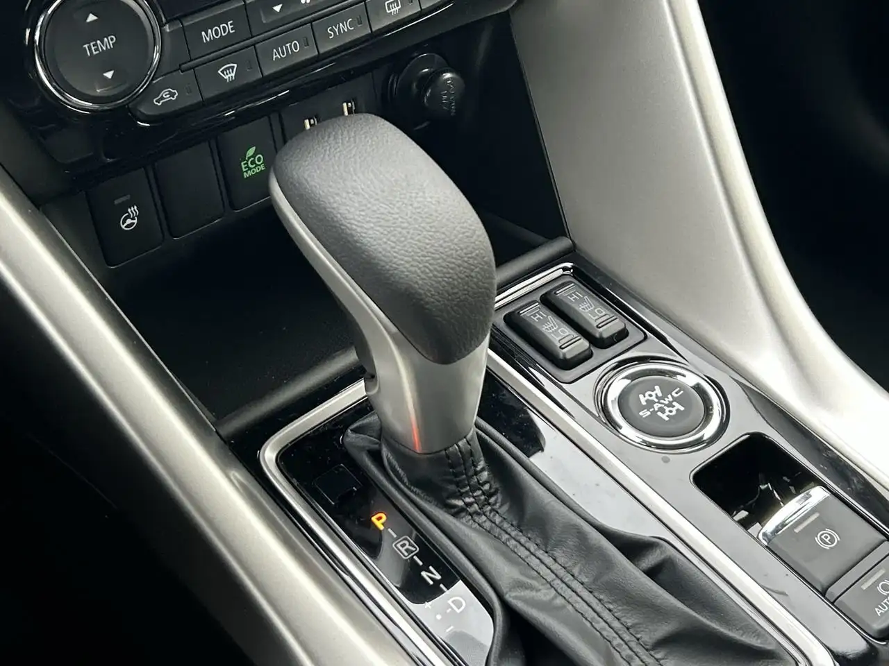 Mitsubishi Eclipse Cross снимка Mitsubishi Eclipse Cross