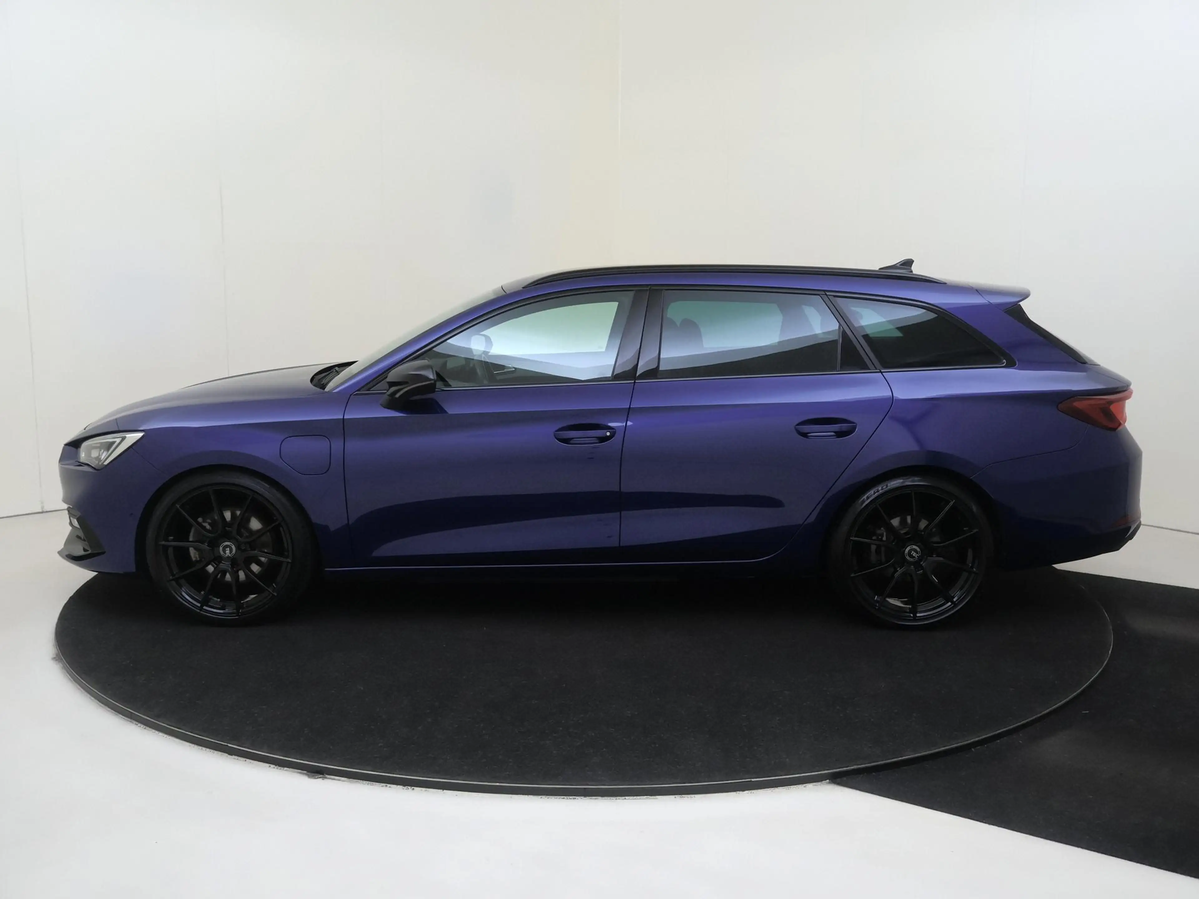 SEAT Leon e-Hybrid Sportstourer 1.4 TSI eHybrid PHEV FR Business Inte — photo 8