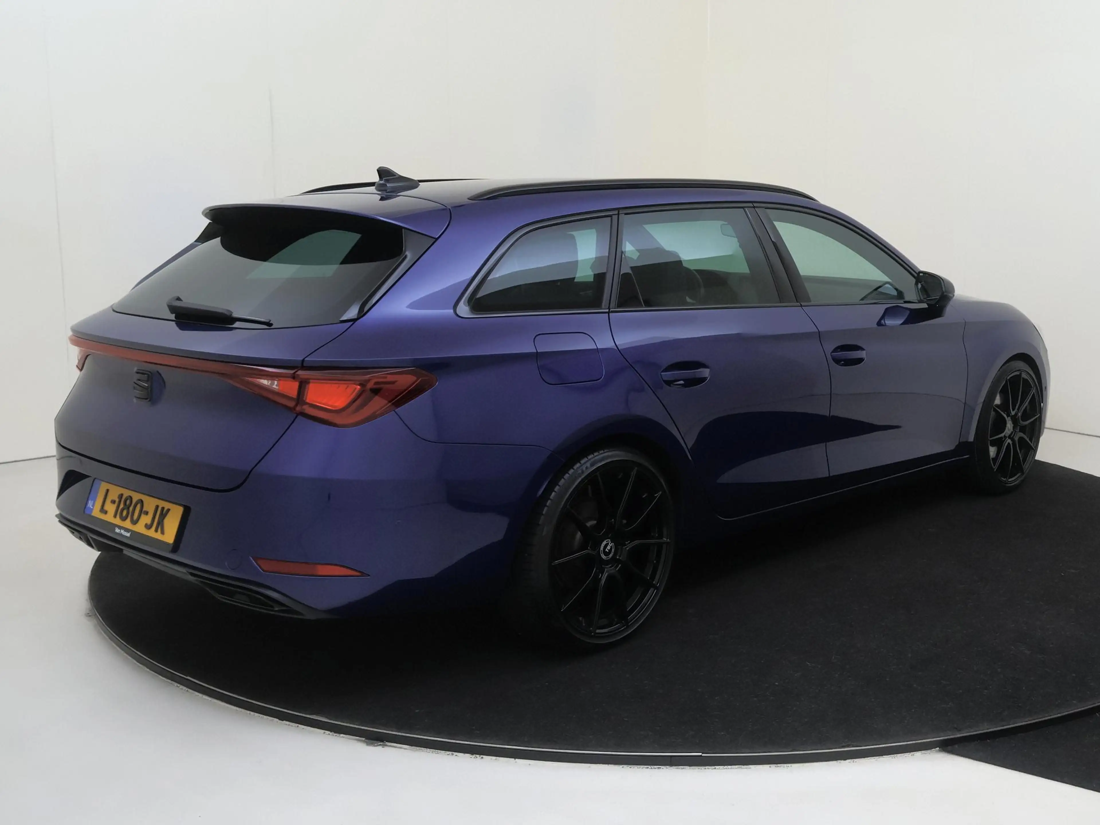SEAT Leon e-Hybrid Sportstourer 1.4 TSI eHybrid PHEV FR Business Inte — photo 4