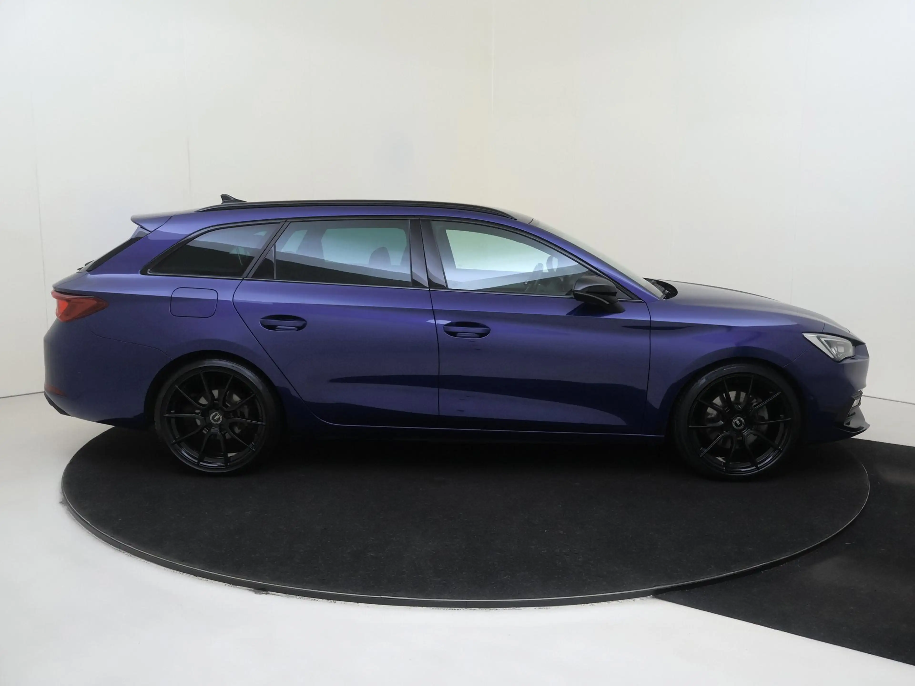 SEAT Leon e-Hybrid Sportstourer 1.4 TSI eHybrid PHEV FR Business Inte — photo 9