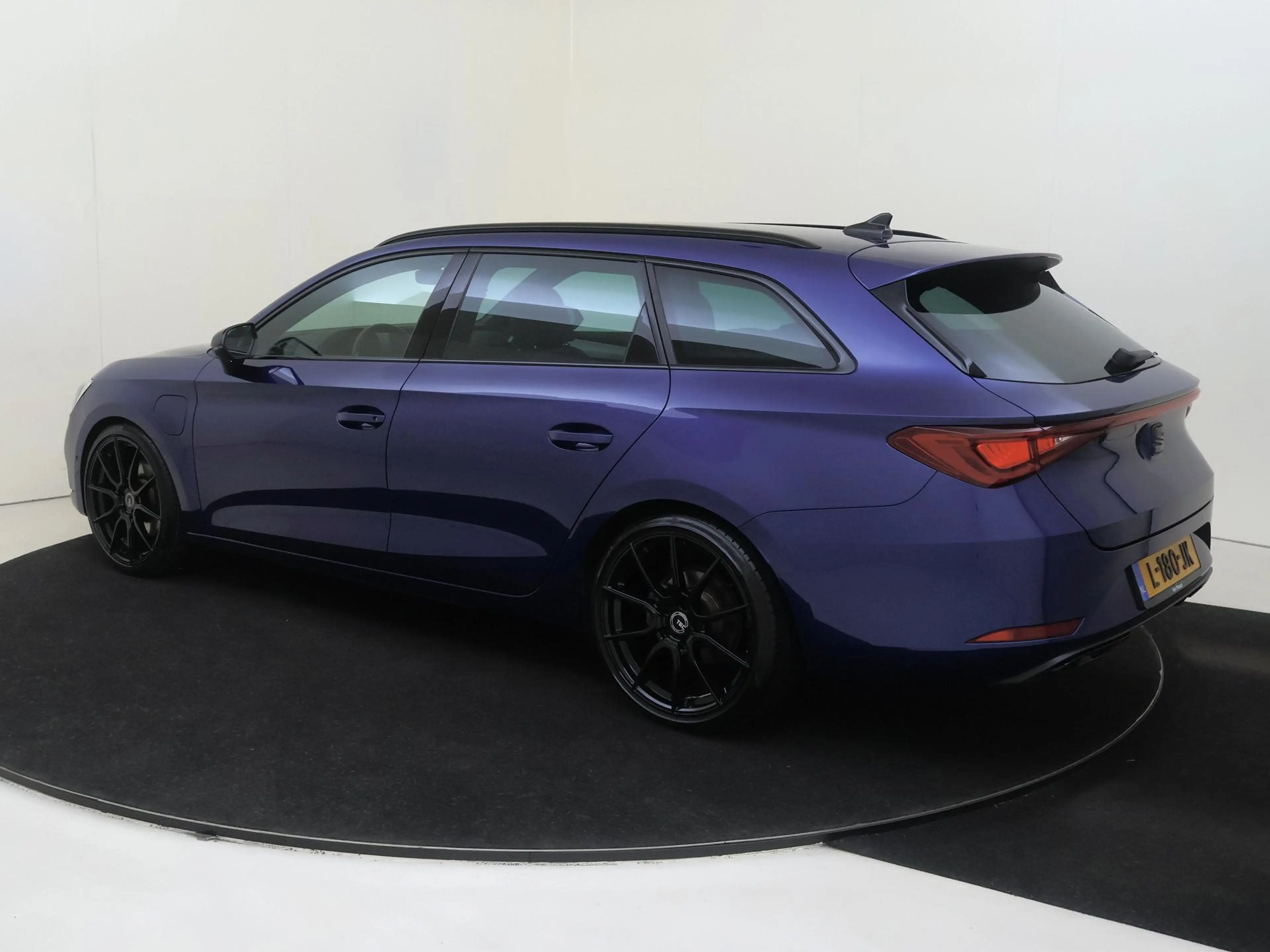 SEAT Leon e-Hybrid Sportstourer 1.4 TSI eHybrid PHEV FR Business Inte — photo 3