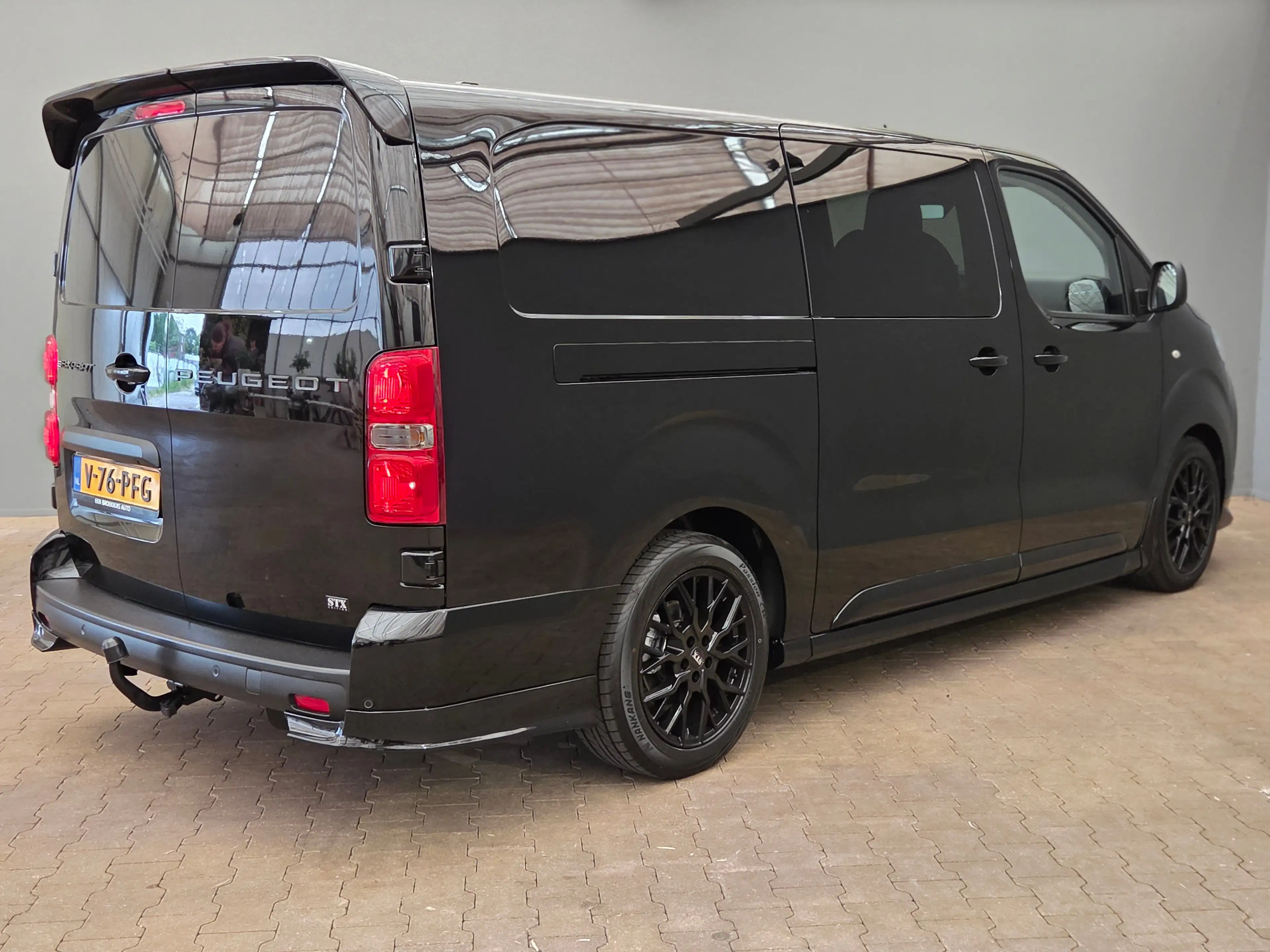 Peugeot e-Expert EV L3 DC 75 kWh STX Special Edition, trekhaak, cam — photo 2