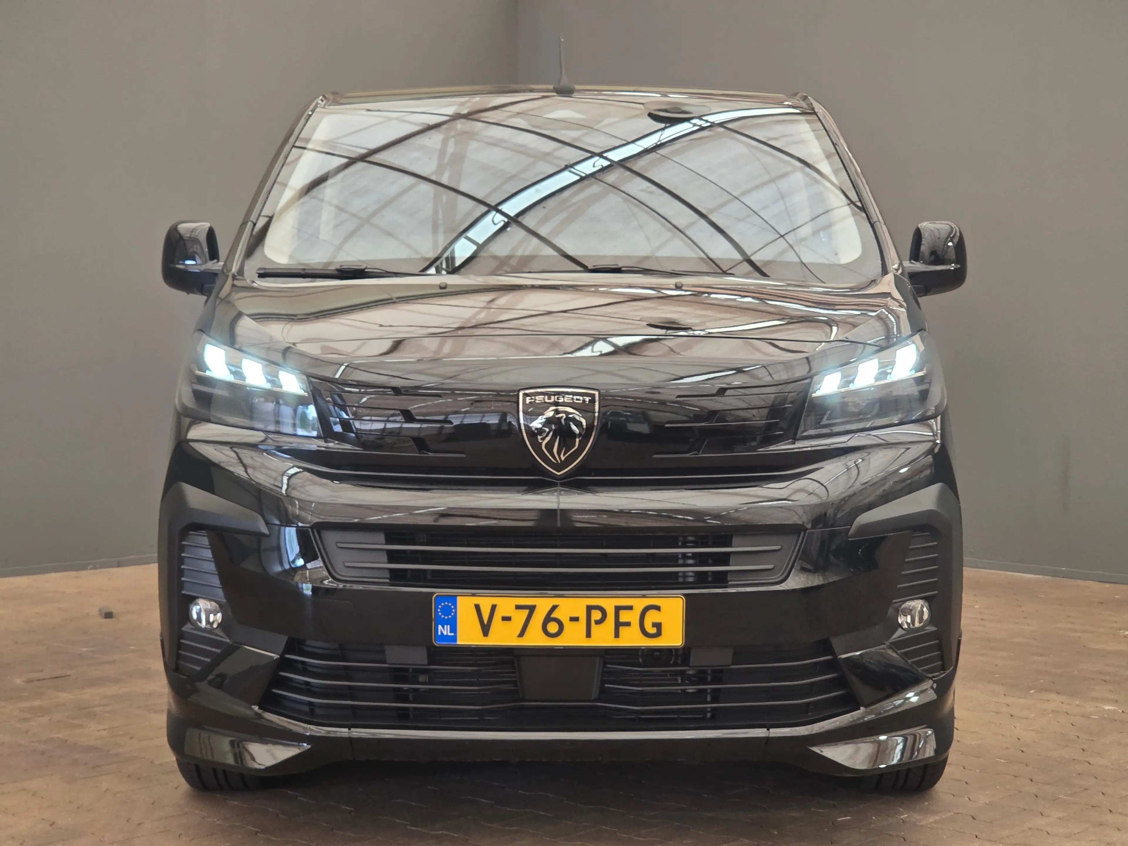 Peugeot e-Expert EV L3 DC 75 kWh STX Special Edition, trekhaak, cam — photo 7