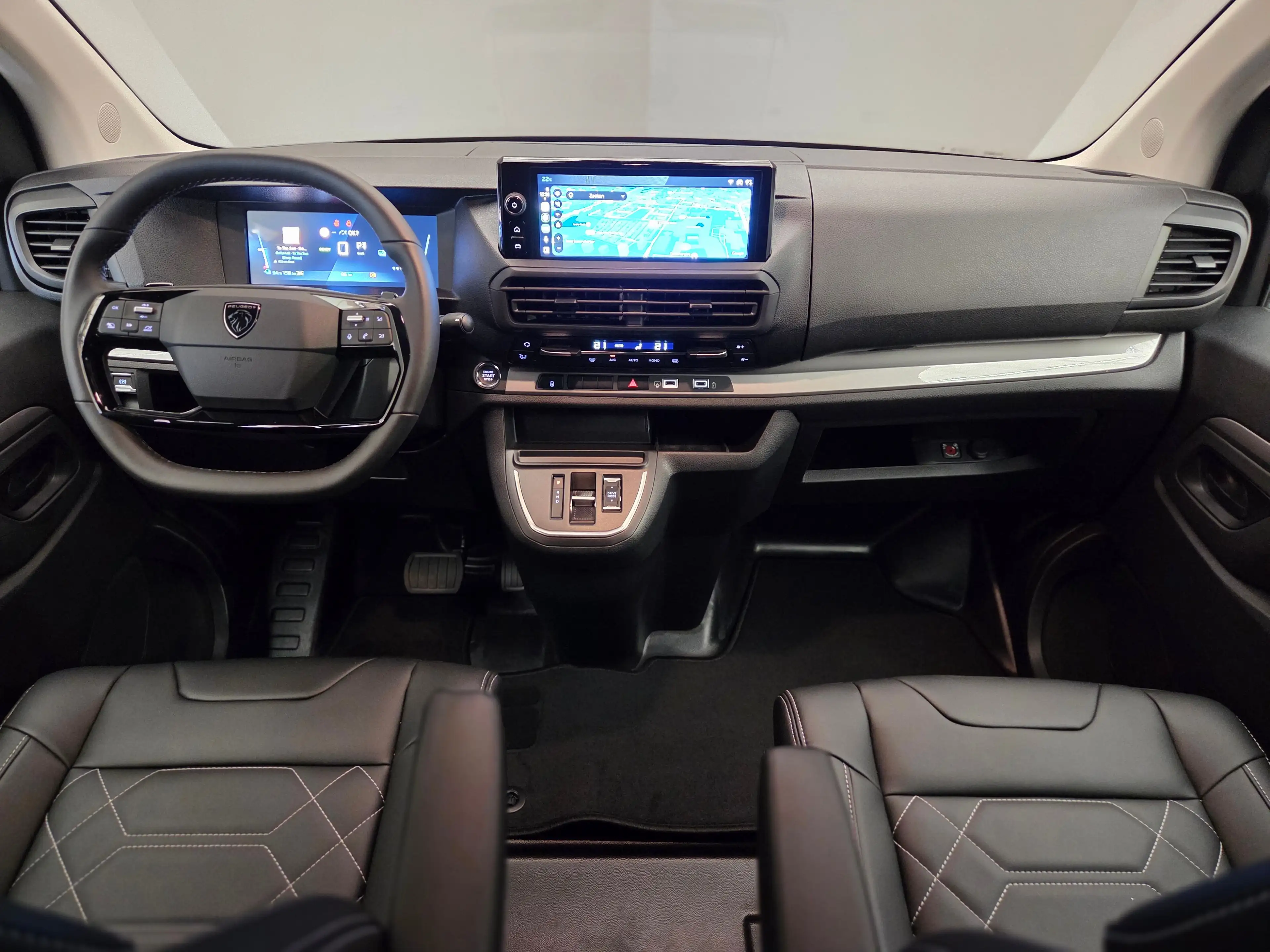 Peugeot e-Expert EV L3 DC 75 kWh STX Special Edition, trekhaak, cam — photo 3