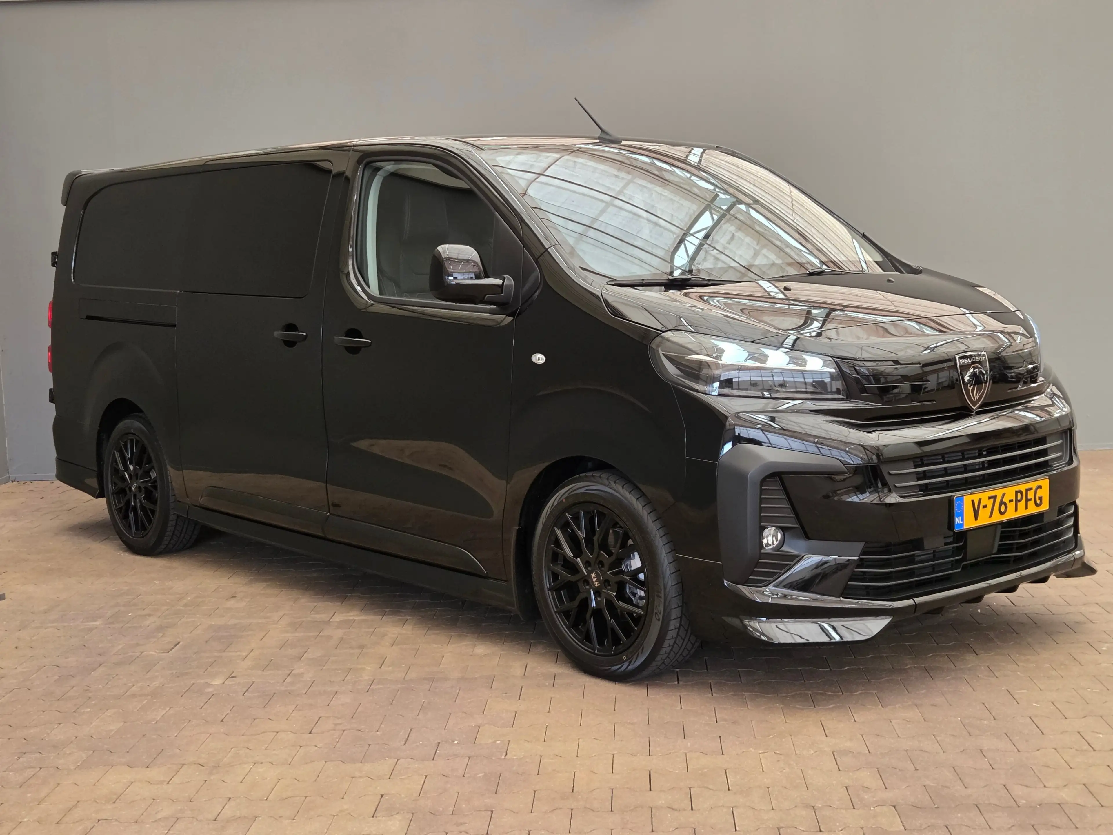 Peugeot e-Expert EV L3 DC 75 kWh STX Special Edition, trekhaak, cam — photo 8