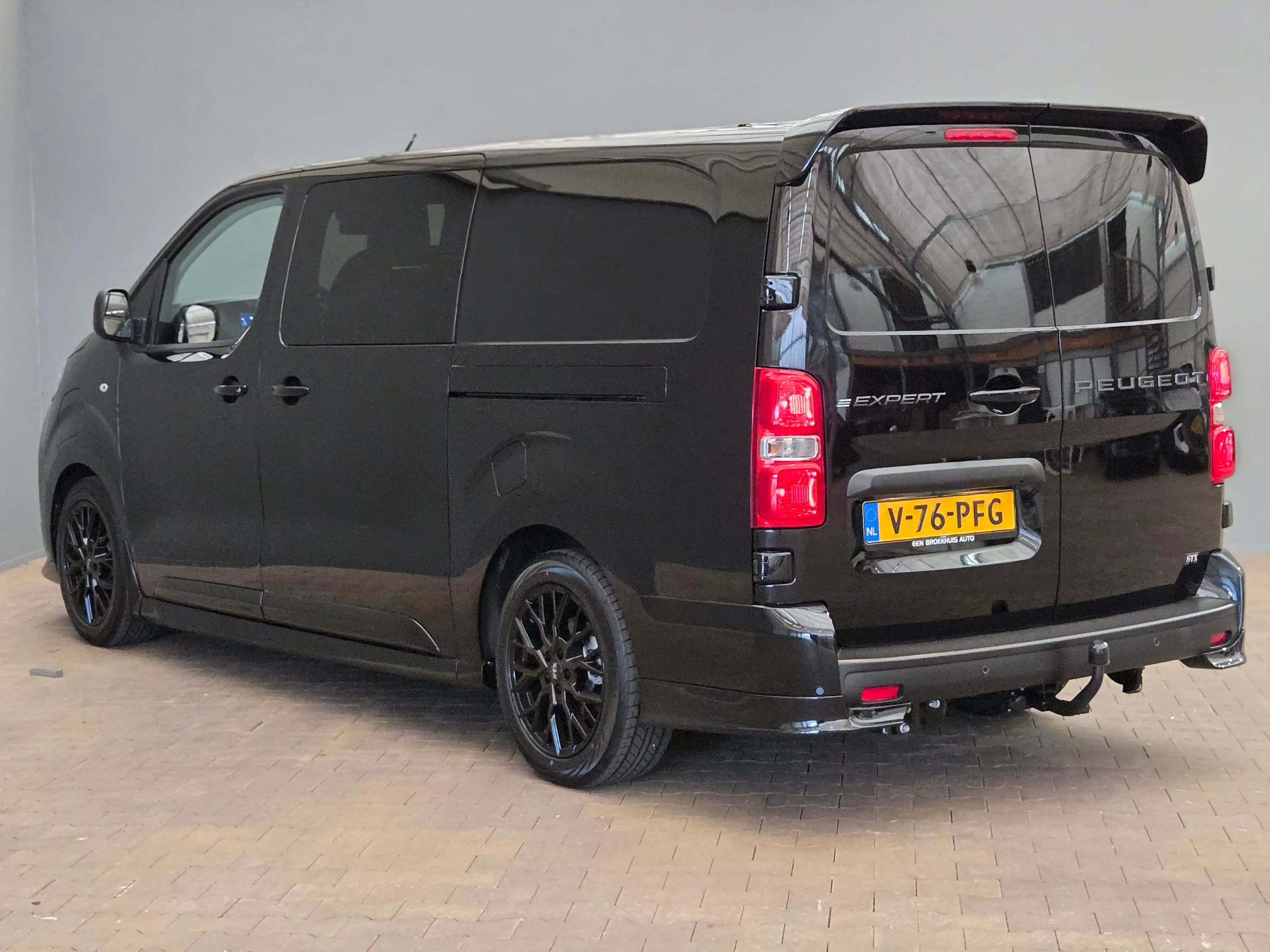 Peugeot e-Expert EV L3 DC 75 kWh STX Special Edition, trekhaak, cam — photo 9