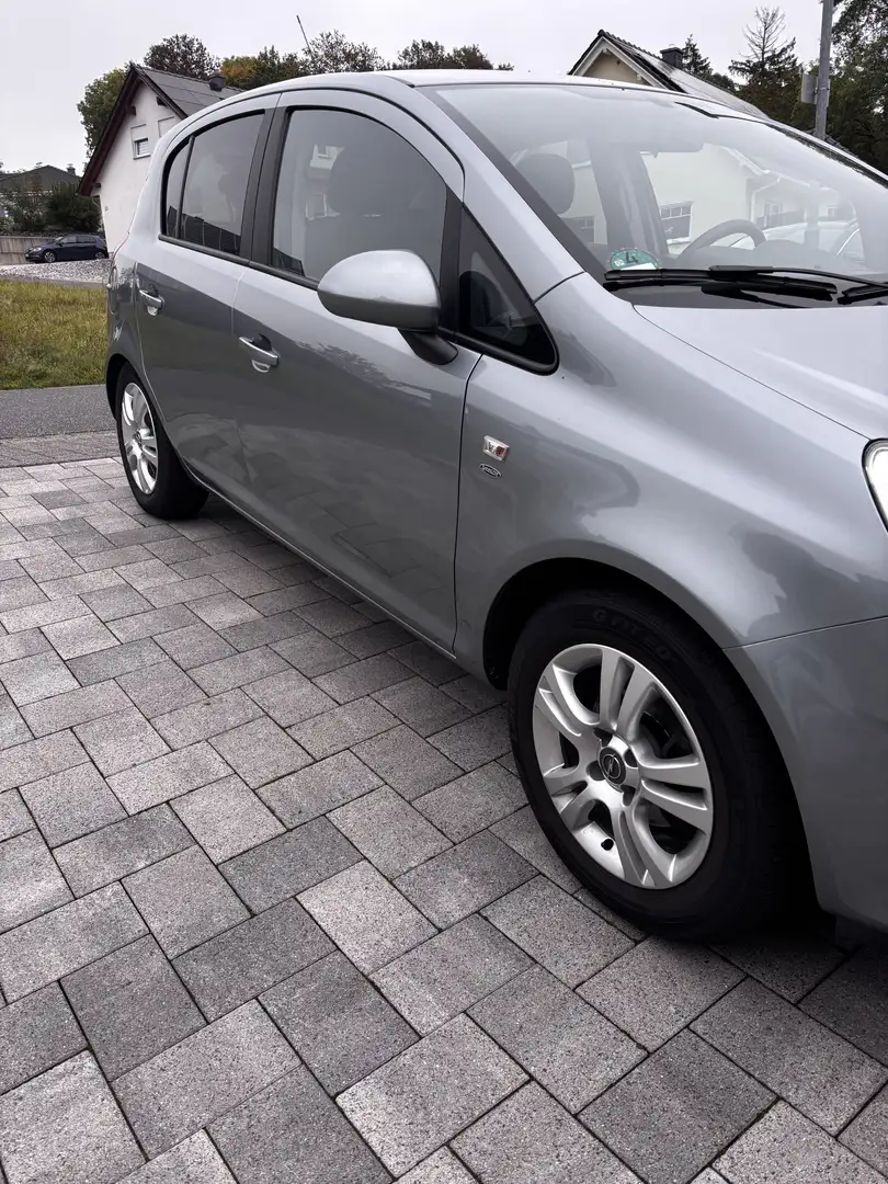 Opel Corsa Satellite Grau - 2