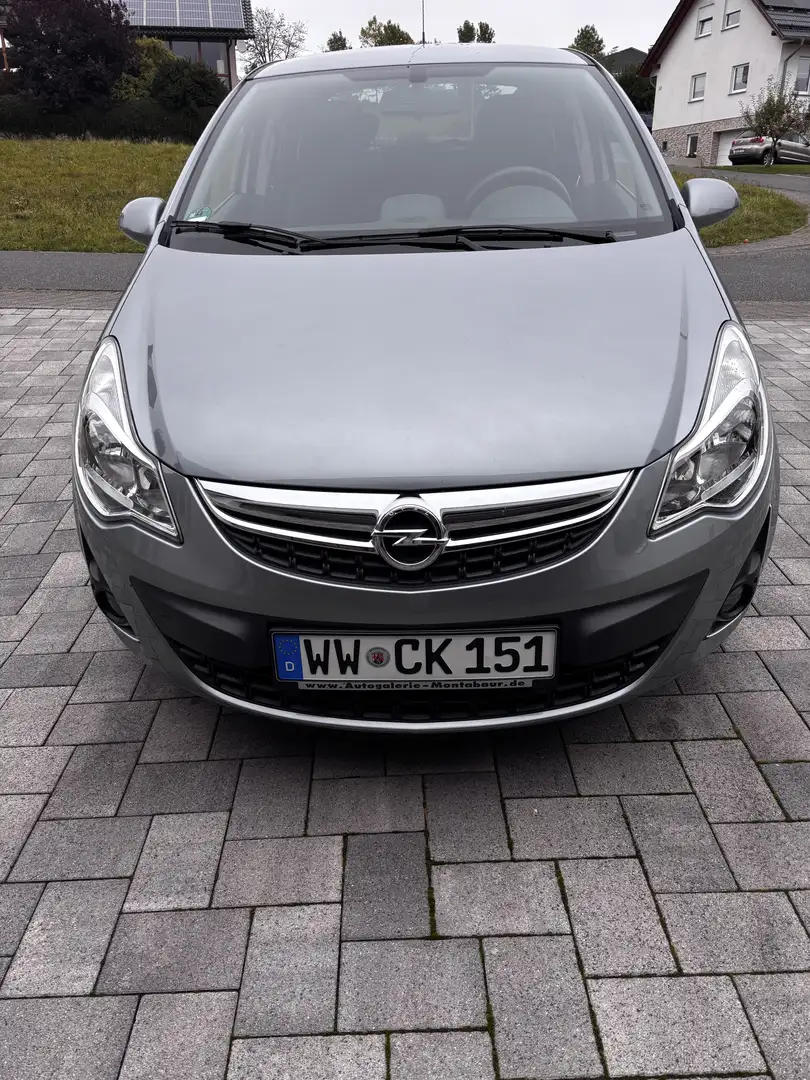 Opel Corsa Satellite Grau - 1