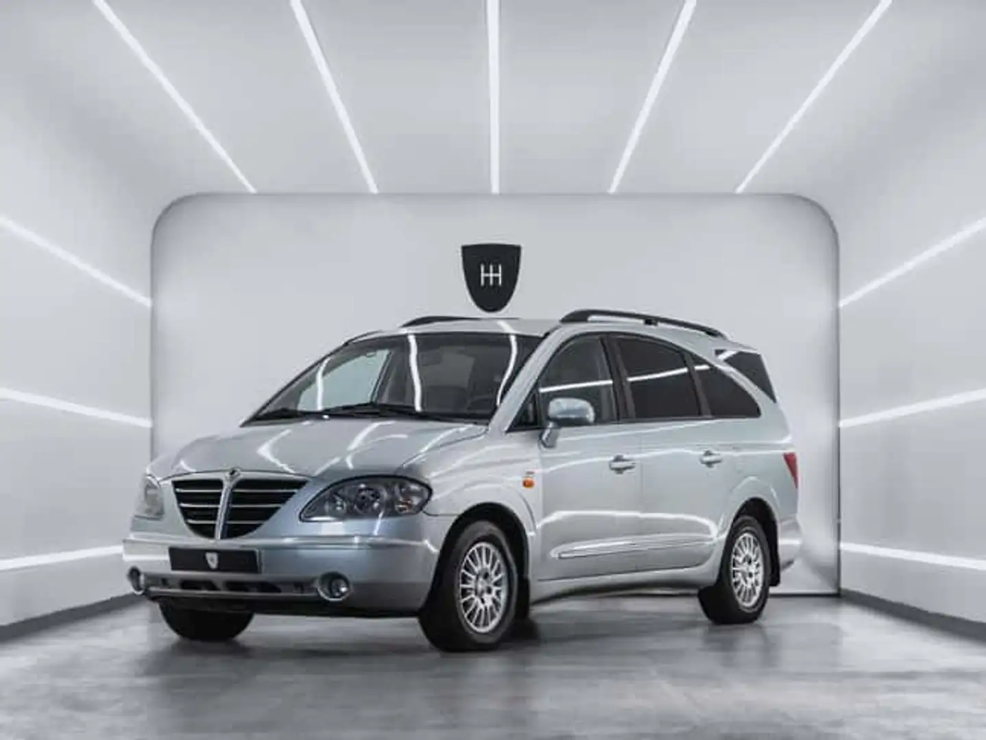 SsangYong Rodius 270 Xdi Срібний - 1