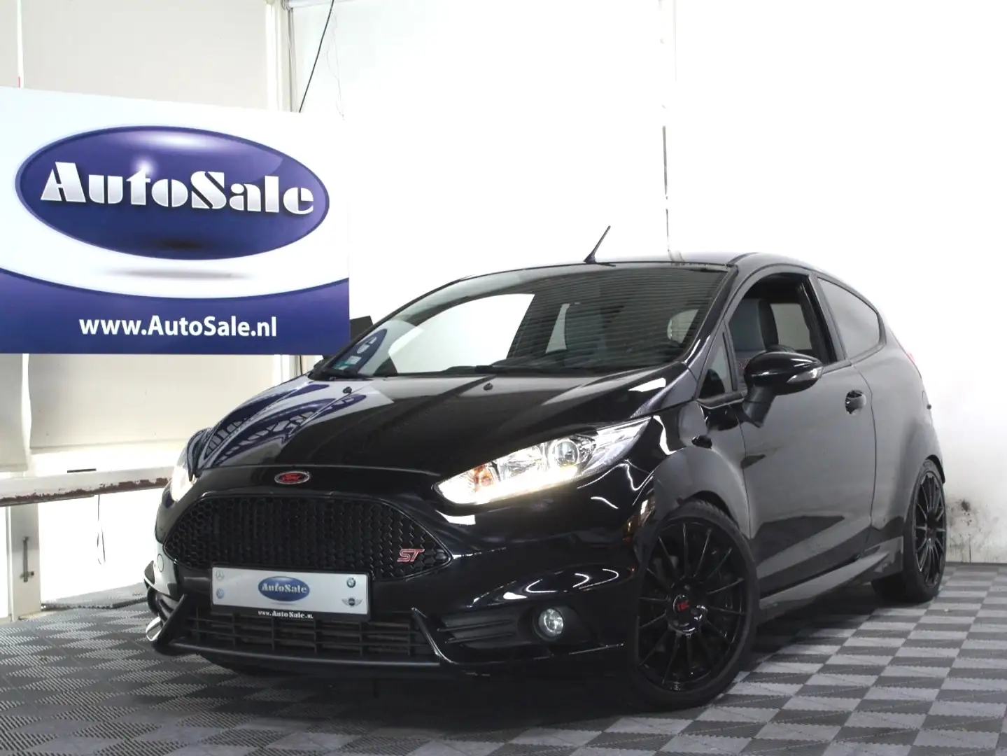 Ford Fiesta 1.6 ST 183pk RECARO NAVI STOELVW KEYLS '14 Чёрный - 1